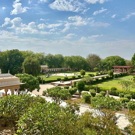 Umaid Palace - A Lakeside Heritage Palace Resort Near Jaipur Close To Bhangarh & Chand Baori Stepwell Abhaneri Dubbi Exterior photo
