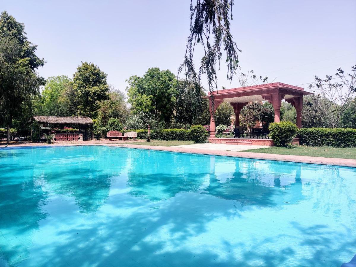 Umaid Palace - A Lakeside Heritage Palace Resort Near Jaipur Close To Bhangarh & Chand Baori Stepwell Abhaneri Dubbi Exterior photo