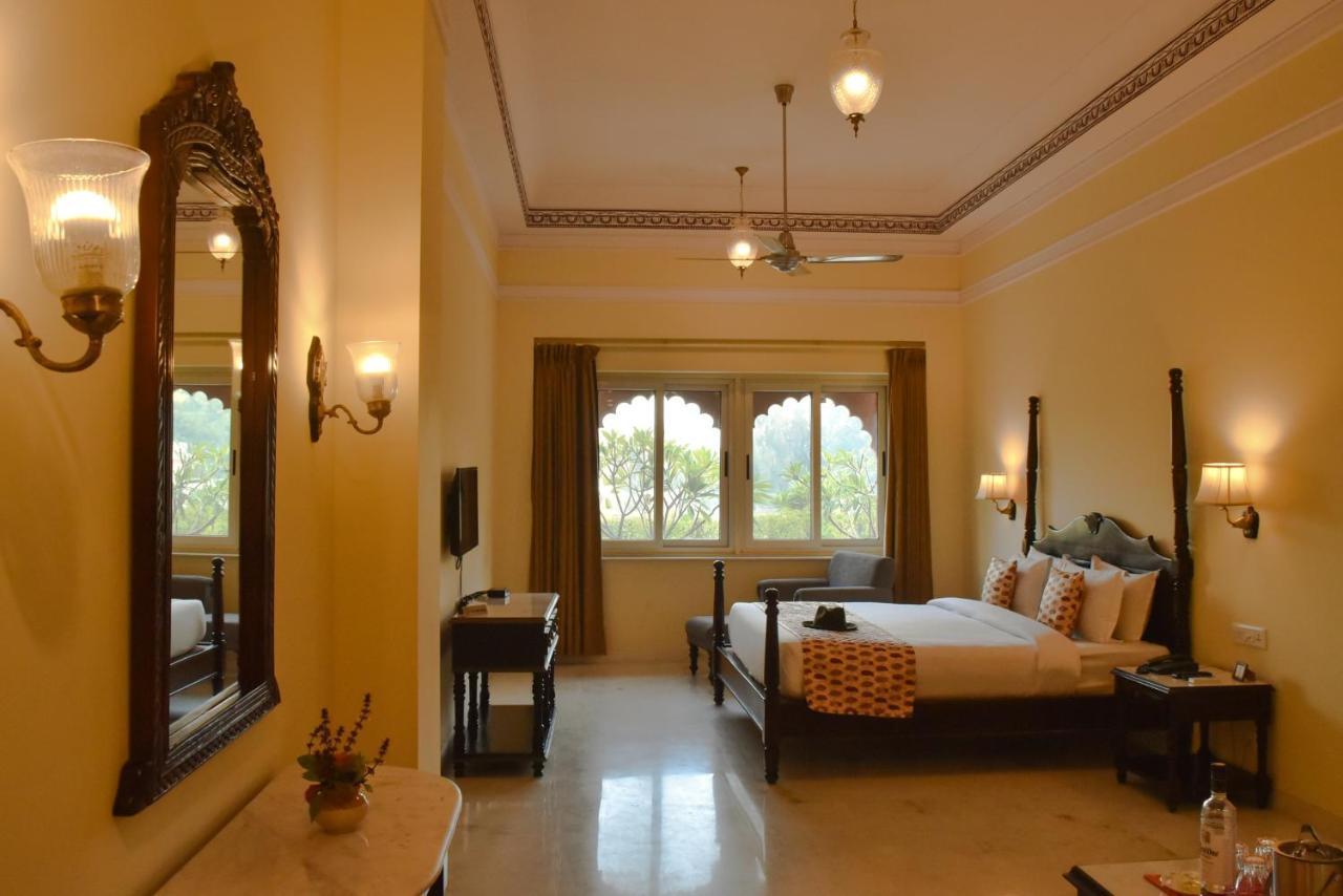 Umaid Palace - A Lakeside Heritage Palace Resort Near Jaipur Close To Bhangarh & Chand Baori Stepwell Abhaneri Dubbi Exterior photo