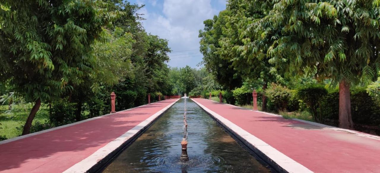 Umaid Palace - A Lakeside Heritage Palace Resort Near Jaipur Close To Bhangarh & Chand Baori Stepwell Abhaneri Dubbi Exterior photo